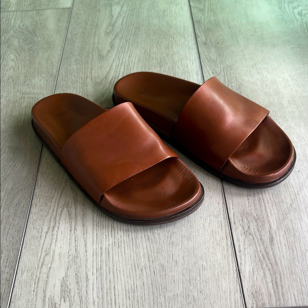 Boss Men’s Brown polished leather “Cliff Slide” Sandal (size 10)